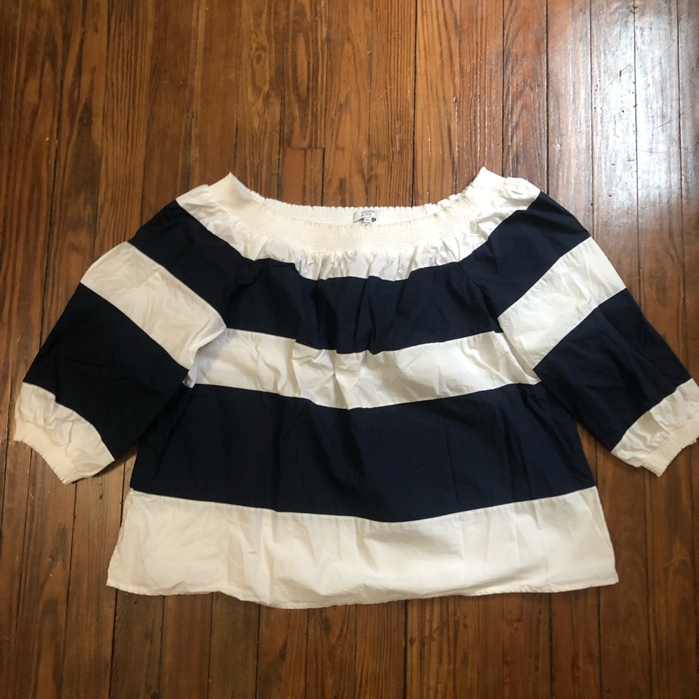 Off the Shoulder Crown & Ivy Charmer! Navy/ White L Smoke Free Home